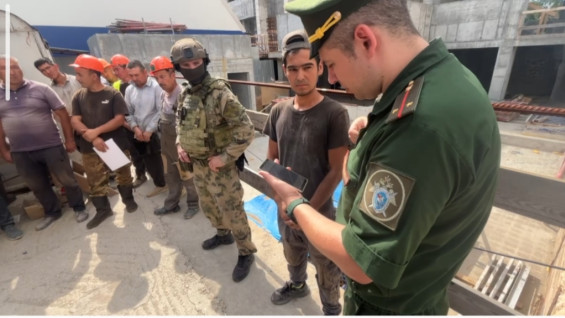 В Самаре ОМОН и военные следователи провели рейд по новым гражданам России