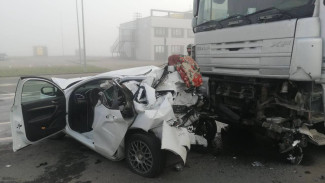 В массовом ДТП под Самарой фура DAF раздавила LADA Vesta