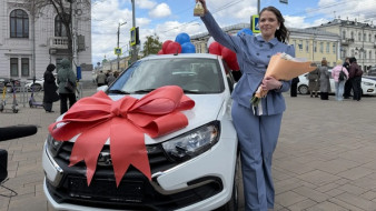 Учителем года Самарской области - 2026 стала преподаватель биологии C. Яницкая