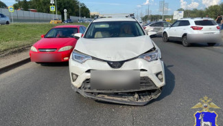 На Московском шоссе в Самаре столкнулись три автомобиля