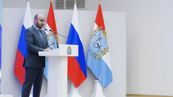 В Самаре в День Конституции РФ Вячеслав Федорищев вручил госнаграды жителям