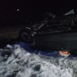 Появились кадры ДТП с перевернувшейся на крышу Lada Granta под Самарой