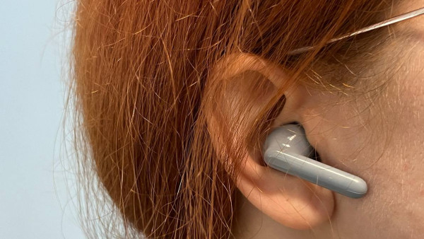 Врач-оториноларинголог назвала главные привычки, которые губят наш слух