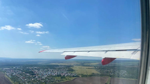В Самаре экстренно сел самолет Sukhoi Superjet, летевший из Москвы в Актау