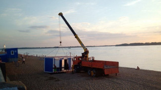 На самарском пляже устанавливают спасательные посты