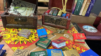 От миниатюрной книги до коллекционных изданий: в Самару привезли редкие экземпляры книг