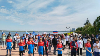 Карелин, Хоркина и Власов провели зарядку на набережной в Самаре