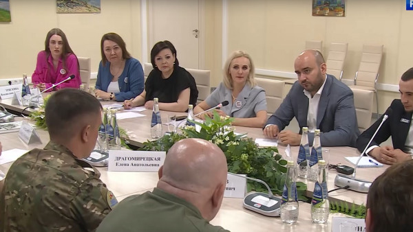 Вячеслав Федорищев провел встречу с коллективом фонда «Защитники Отечества»