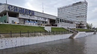 В Самаре причальная стена речного вокзала ушла под воду