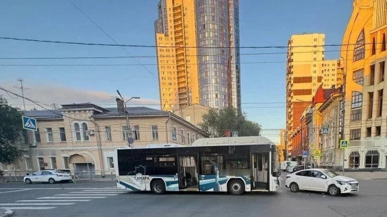 В Самаре 28 июля пострадали две женщины в ДТП с автобусом и Hyundai 