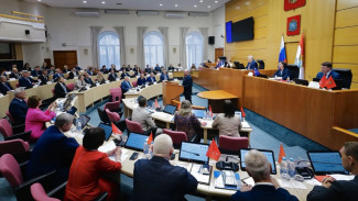 В Самаре на заседании областного парламента губернатор Вячеслав Федорищев подвел итоги совместной работы и обозначил приоритеты  