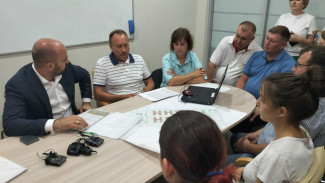 Вячеслав Федорищев обсудил перспективы развития с сельхозпредприятиями Кинельского района