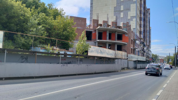 В Самаре хотят достроить проблемную 16 этажку на набережной 