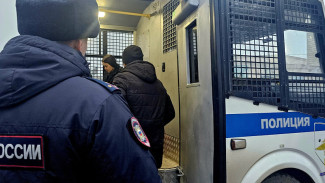 Полицейские и ОМОН провели рейд в Самаре из-за жалоб на шумных соседей