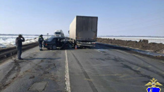 В ДТП с ВАЗ-2115 и фурой на трассе М-5 под Самарой погибла женщина
