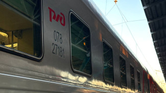 Появились кадры сбитой поездом машины на ж/д переезде под Самарой