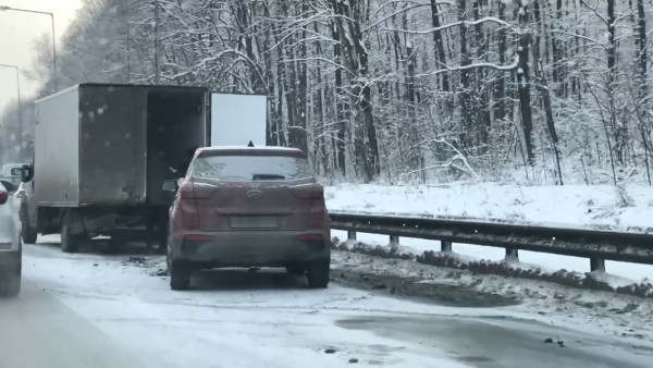 В Самаре 23 декабря на Красноглинском шоссе образовалась огромная пробка из-за массового ДТП