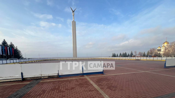 Самарская площадь Славы примеряет новогодний наряд