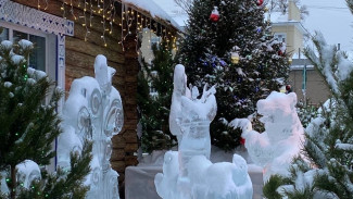 В Самаре пл. Куйбышева открылась усадьба Деда Мороза и Снегурочки