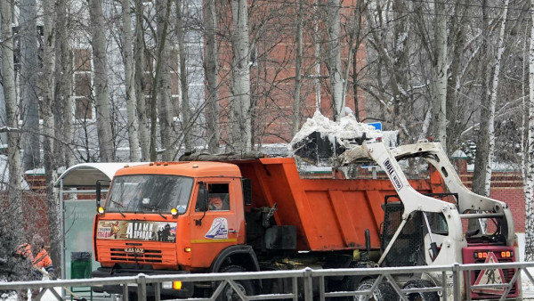Мэр Иван Носков рассказал, где в Самаре специально не убирают снег до асфальта