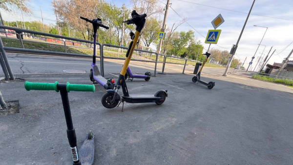Самарцам напомнили правила передвижения на электросамокатах и других СИМ