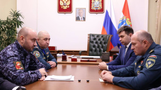Губернатор Вячеслав Федорищев и Глава МЧС России Александр Куренков оценили готовность противофонтанной службы 