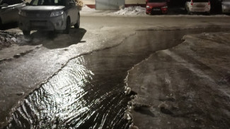 Появились кадры коммунальных потопов на улицах Тихвинская и Бобруйская в Самаре 26 января 