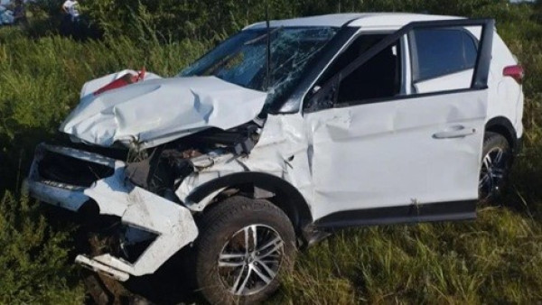 В Самарской области иномарка влетела в дерево