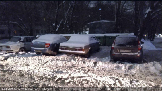 В Самаре начали наказывать водителей за стоянку вблизи мусорных баков