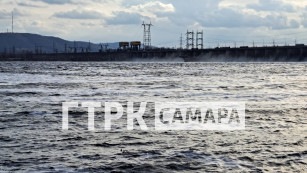 Под Самарой продолжаются пиковые сбросы воды через ГЭС 