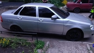 В Самаре водитель Lada Priora сбил двоих пешеходов и сбежал с места ДТП