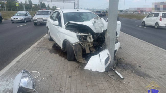 В Самаре водитель погиб от удара об столб