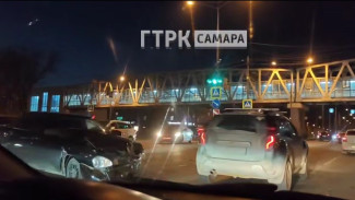 Серьёзная пробка образовалась на Московском шоссе в Самаре вечером 4 апреля