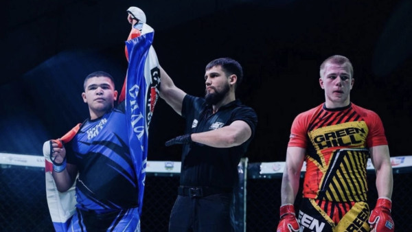 «Рука висела плетью»: история бойца ММА из Самары, который отказался сдаваться