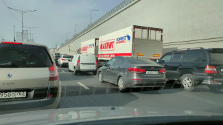 Утром 2 сентября Московское шоссе в Самаре встало из-за двух ДТП