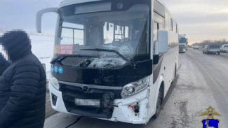 На трассе под Самарой автобус врезался в Lada с ребенком внутри