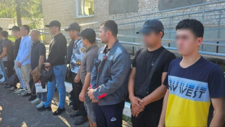 В самарском "Кошелеве" полиция и ОМОН ловили нелегальных мигрантов