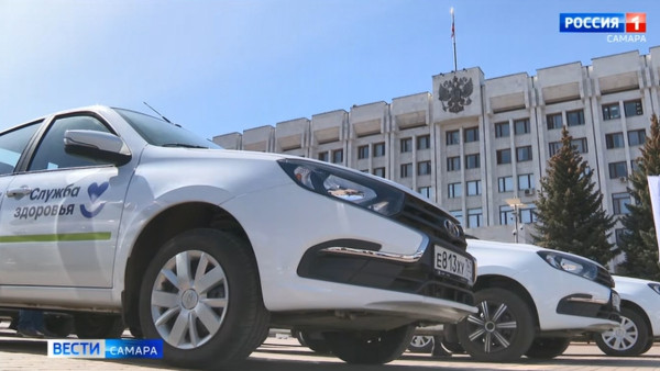 Дмитрий Азаров вручил ключи от новых машин скорой и неотложной помощи 