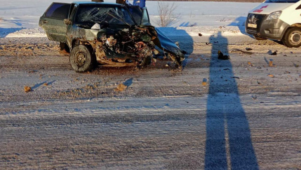 Раскидало по трассе: в Самарской области на трассе М 5 столкнулись УАЗ Патриот и ВАЗ-2114