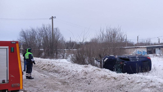 Стало известно о состоянии водителя первернувшегося авто под Самарой 7 февраля
