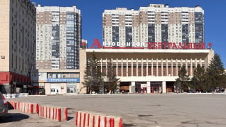 Парковку у Центрального автовокзала в Самаре перекрыли бетонными блоками