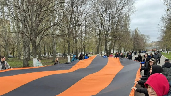Парк Победы в Самаре 25 апреля украсила 300-метровая Георгиевская лента