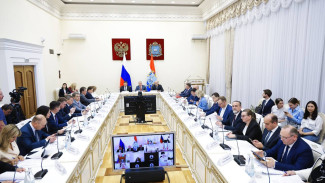 Губернатор Вячеслав Федорищев принял участие в работе Комитета СФ по бюджету в Самаре