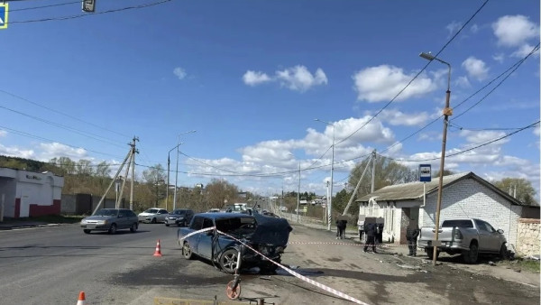В Самарской области автомобиль после ДТП насмерть задавил женщину-пешехода