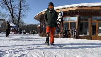 В Самаре на горнолыжном склоне заметили сноубордиста без ноги и руки