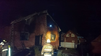 Трагедия в Самарской области: в селе Старая Бинарадка спасатели более 4 часов боролись с огнем, есть жертвы