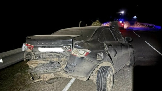 Лобовое столкновение двух Lada Vesta под Самарой отправило троих в больницу