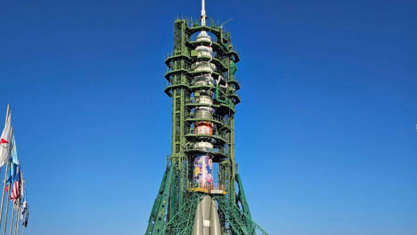 Самарскую ракету с детскими рисунками установили на стартовом столе Байконура 