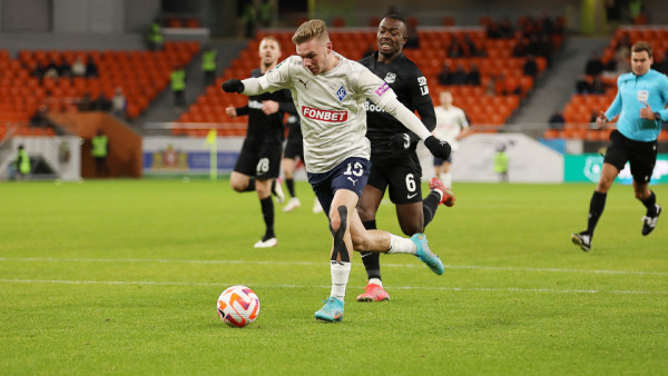 Футбольный эксперт Александр Бубнов назвал бывшего игрока "Крыльев Советов" самым "дуркующим" в РПЛ 