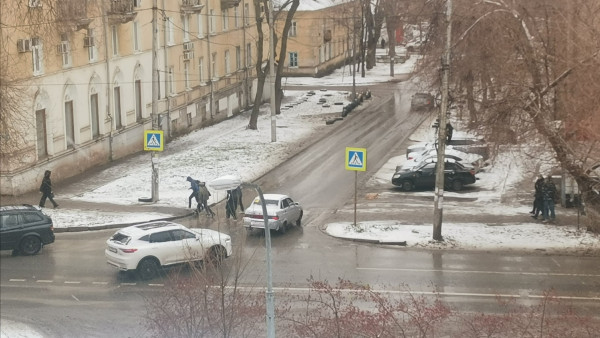 Самарских водителей предупредили об опасных дорогах из-за снегопада